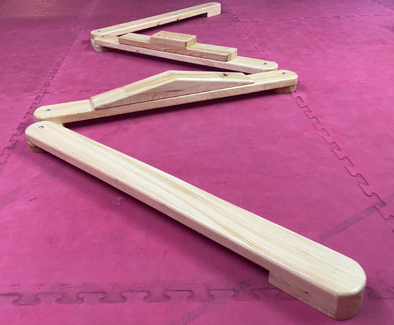 KZ3018 Viga de equilibrio zigzag de madera 2